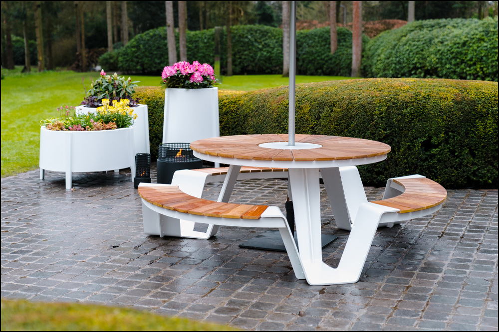 ADEZZ BOTAN Aluminium Round Tapered Contemporary Garden Planter on legs