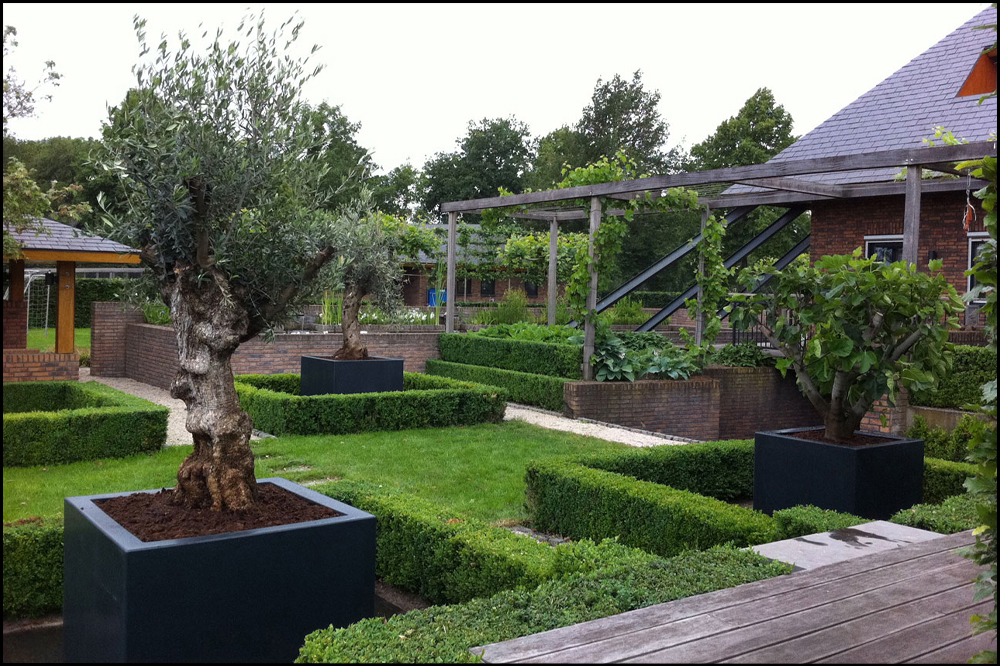 ADEZZ Fibreglass CARREZ Cubed Planter in RAL7021 Black Grey