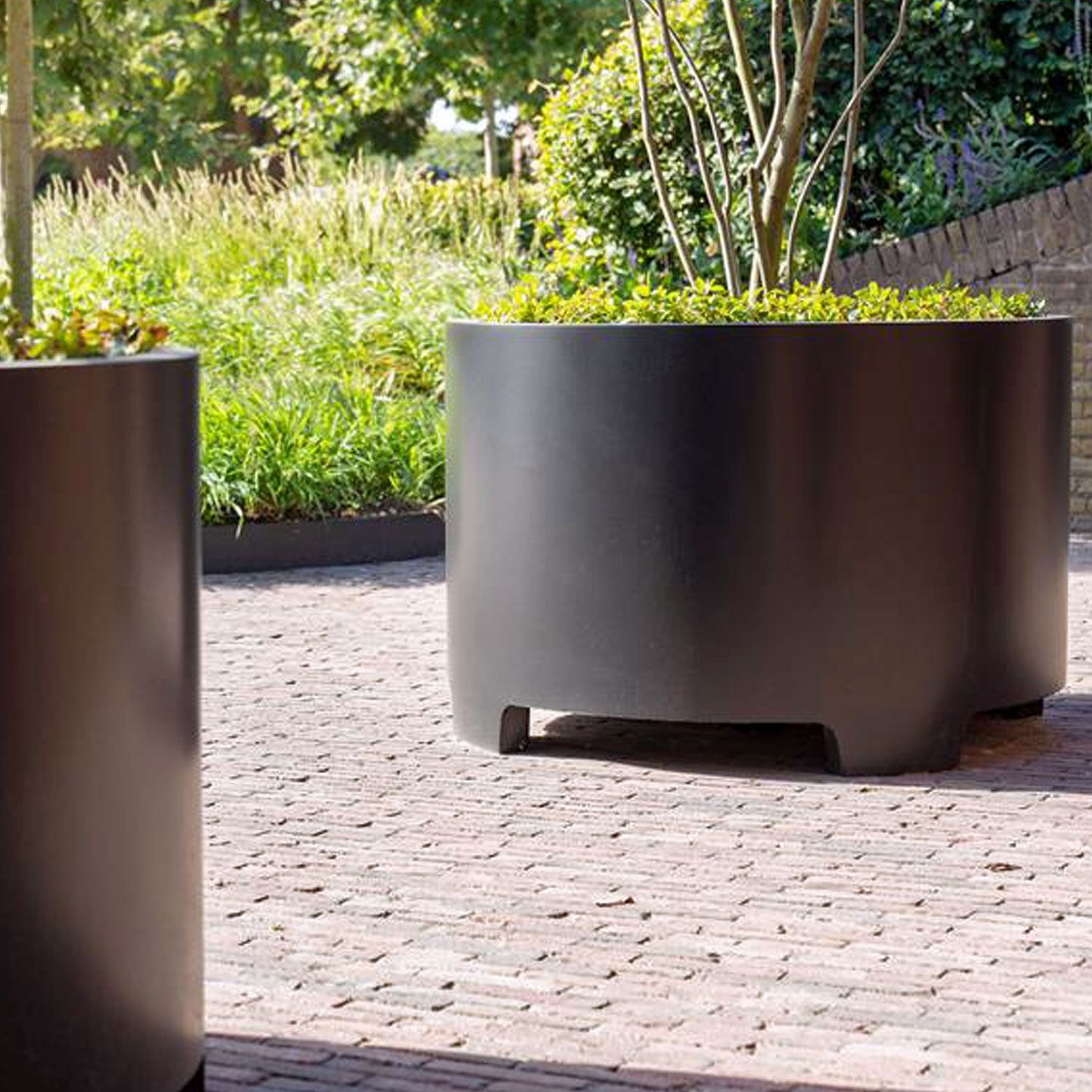 ADEZZ Aluminium CIRCUM Planter with Feet (6 sizes)